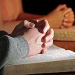 Diferencia entre orar y rezar